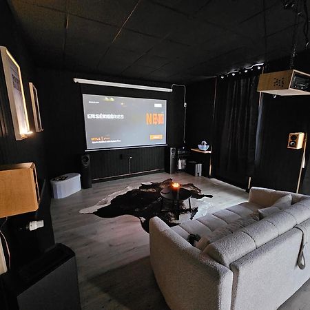 Black Box Cinema Appartement Avec Balneo Эпиналь Экстерьер фото
