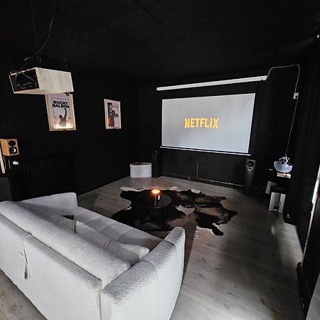 Black Box Cinema Appartement Avec Balneo Эпиналь Экстерьер фото