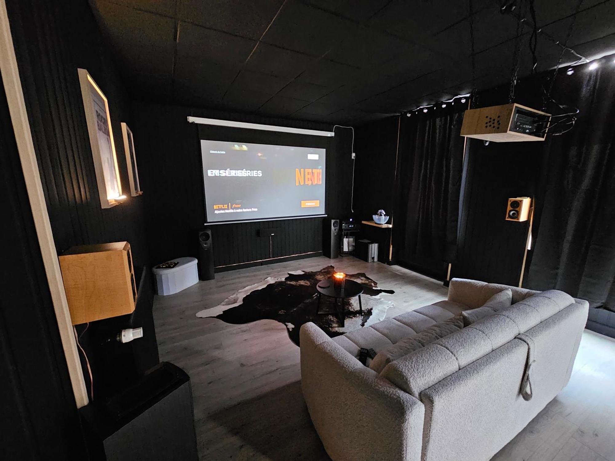 Black Box Cinema Appartement Avec Balneo Эпиналь Экстерьер фото