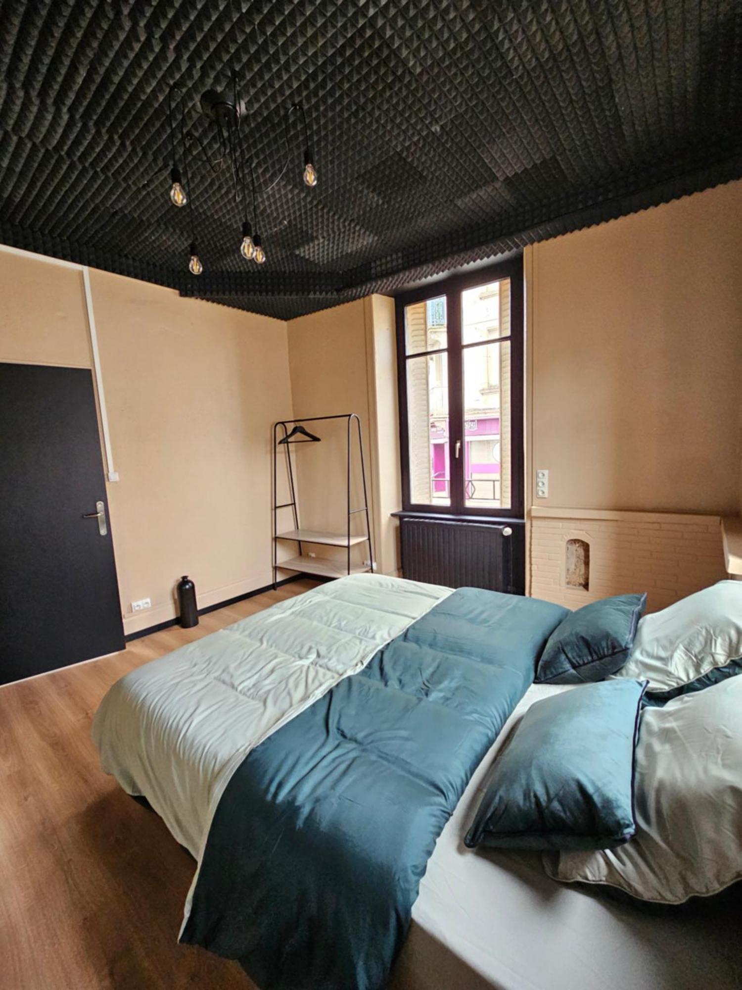 Black Box Cinema Appartement Avec Balneo Эпиналь Экстерьер фото