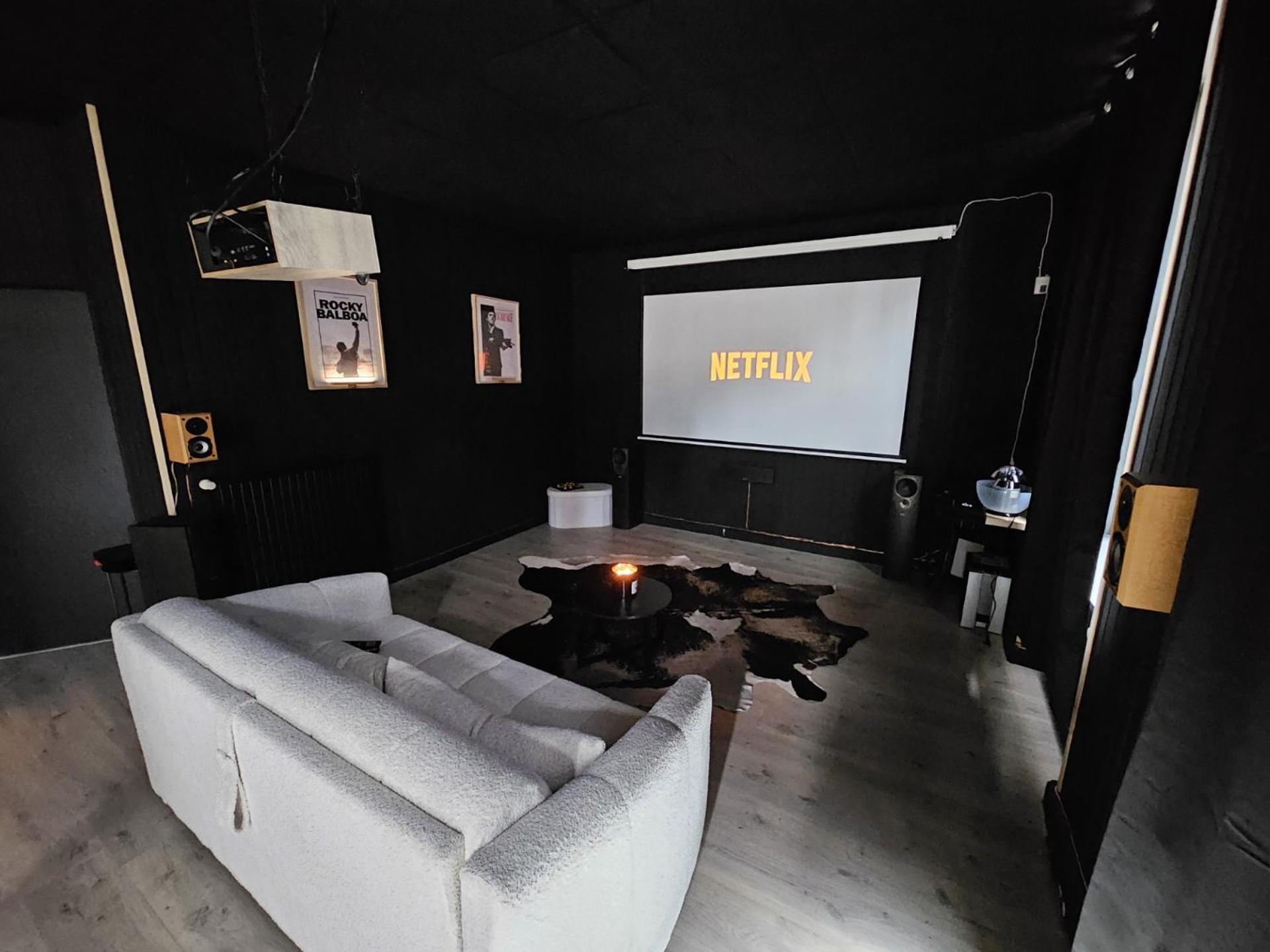 Black Box Cinema Appartement Avec Balneo Эпиналь Экстерьер фото